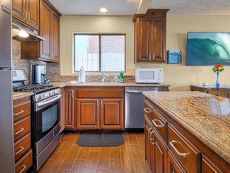 414 E Oceanfront — Photo 39