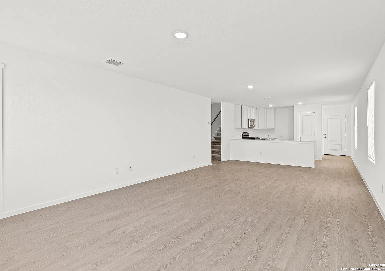 4 bed, 1867 sqft, $1,925 — Photo 3