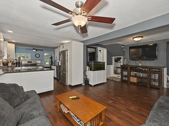 5th image of 995 Pinewood Dr