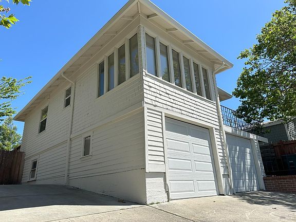 4th image of 608 Curtola Pkwy