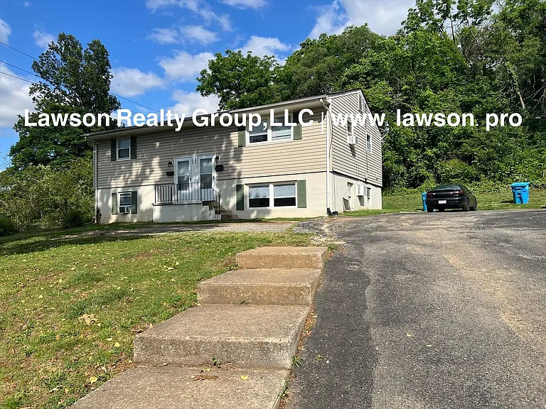Suburban 743-745 — Photo 2