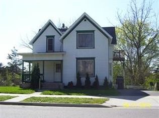 530 E Cook St, Portage, WI 53901