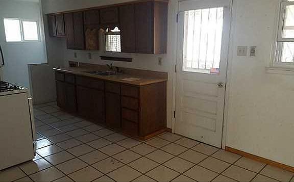 5th image of 10004 Kellogg St