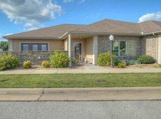 1425 Dove Dr, Carthage, MO 64836