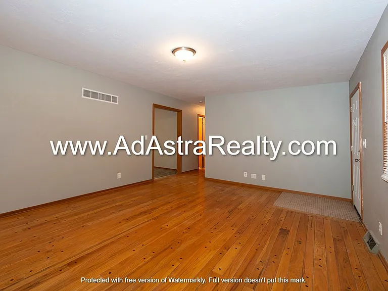 718 NW 5th St — Photo 3