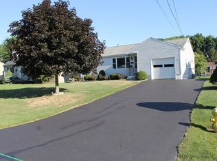 210 Rita Dr, North Syracuse, NY 13212