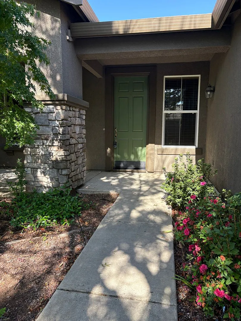 Beautiful Home in Desirable Lincoln Crossing! — Photo 2