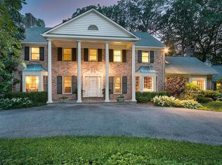 20 E Gate Rd, Lloyd Harbor, NY 11743