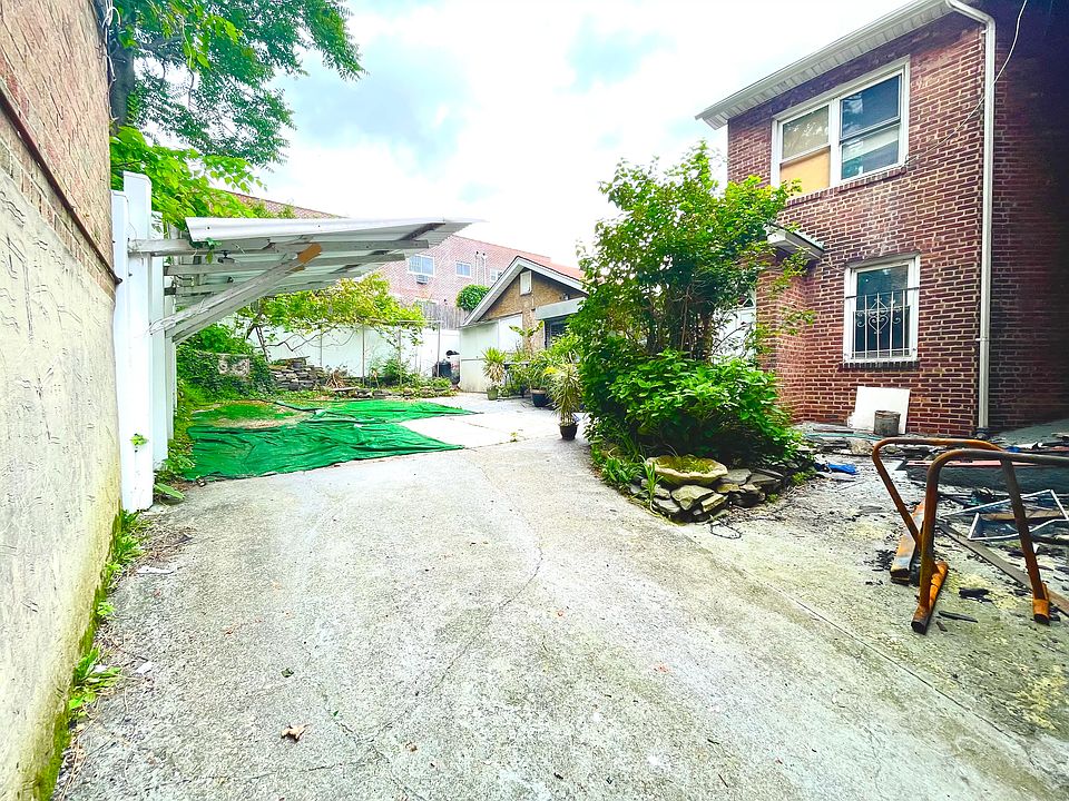 2nd image of 3221 Oxford Ave