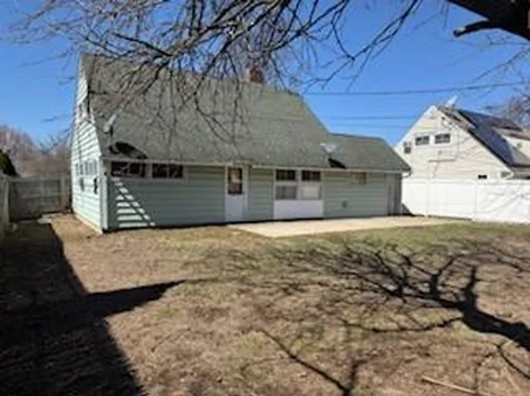 29 Raspberry Lane, Levittown, NY 11756