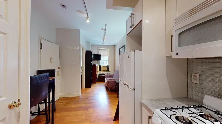 Rented by Bond New York | media 5