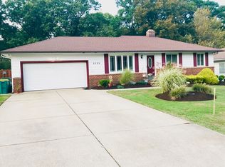 2325 Shady Ln, Seven Hills, OH 44131