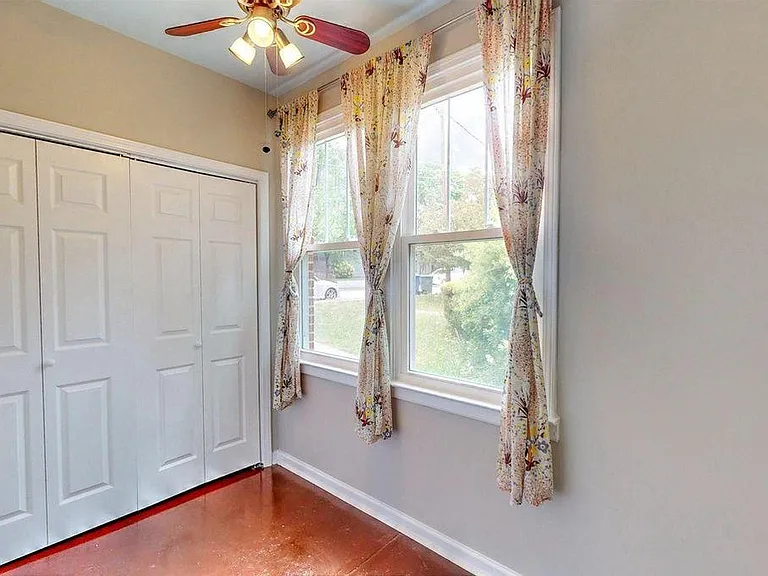 1122 Benton St — Photo 7