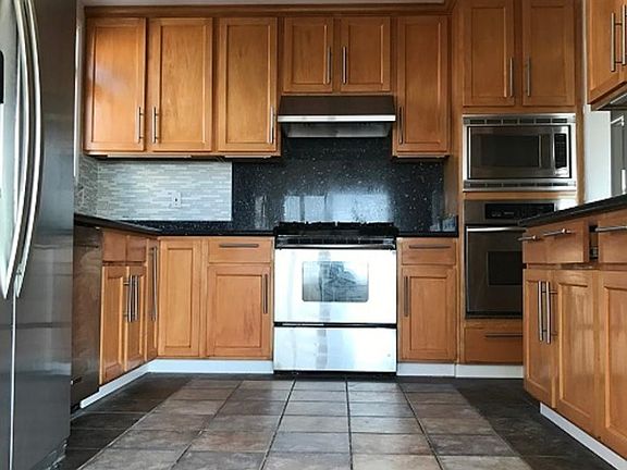5th image of 22 Seacliff Ave