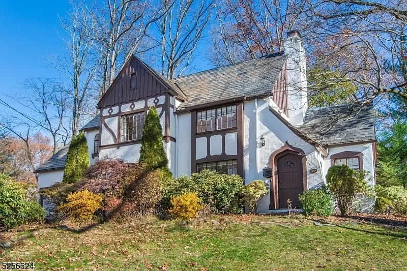 4 bed, 4.0 bath, $6,000 — Photo 1