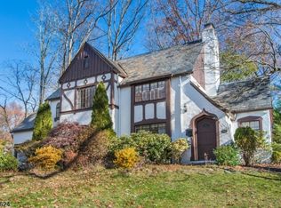 21 N Glen Rd, Mountain Lakes, NJ 07046
