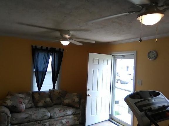 4th image of 803 Warfield Pl