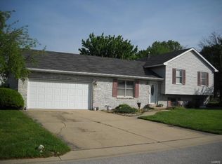 312 Saint Anthony Dr, Godfrey, IL 62035