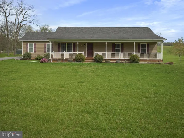 403 W Blakeley Dr, Charles Town, WV 25414