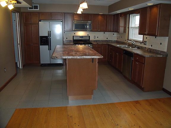 2nd image of 3517 Wedgwood Dr