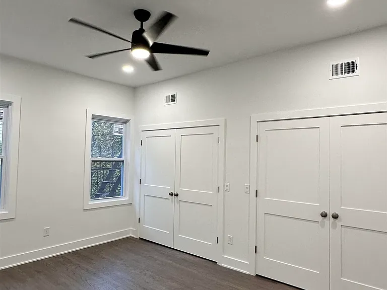 802 Broadway — Photo 7