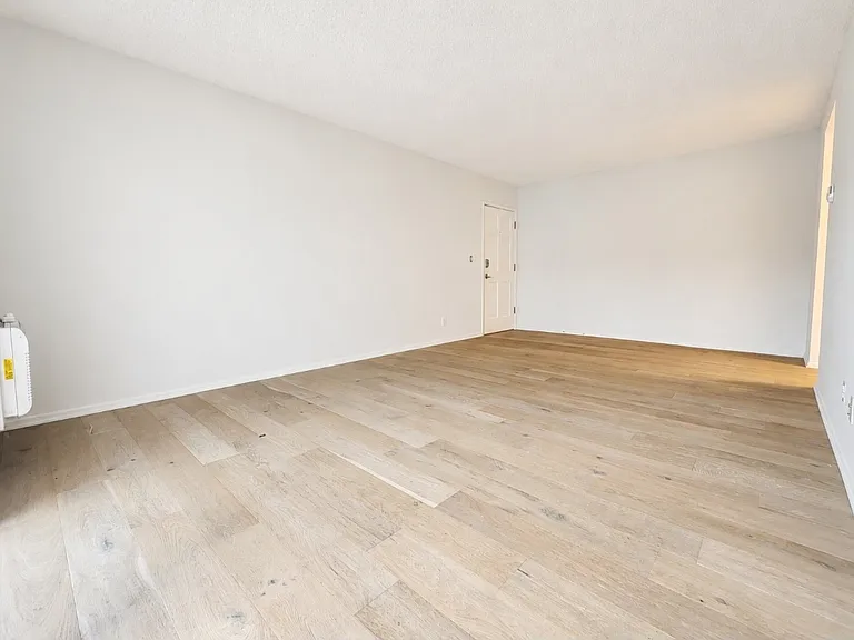 1243 Wellesley Ave #5 — Photo 3