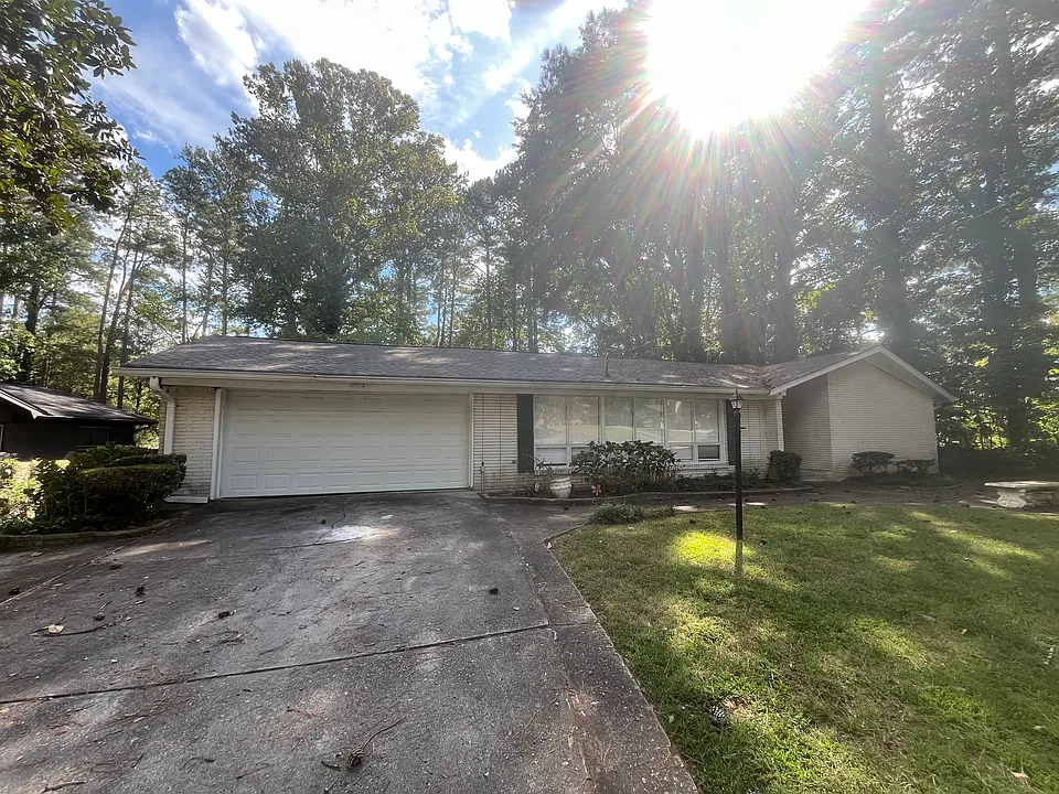 3382 Bobolink Cir SW