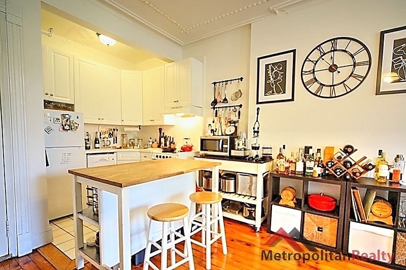 1st image of 924 President St APT 3