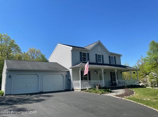 465 E Mountain Side Dr, Sugarloaf, PA 18249
