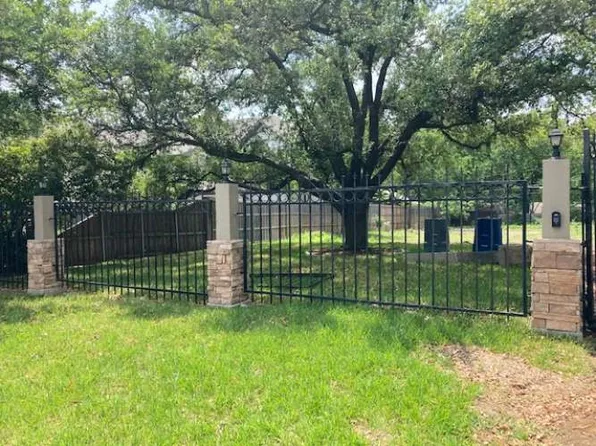 9421 Thornberry Ln, Dallas, TX 75220