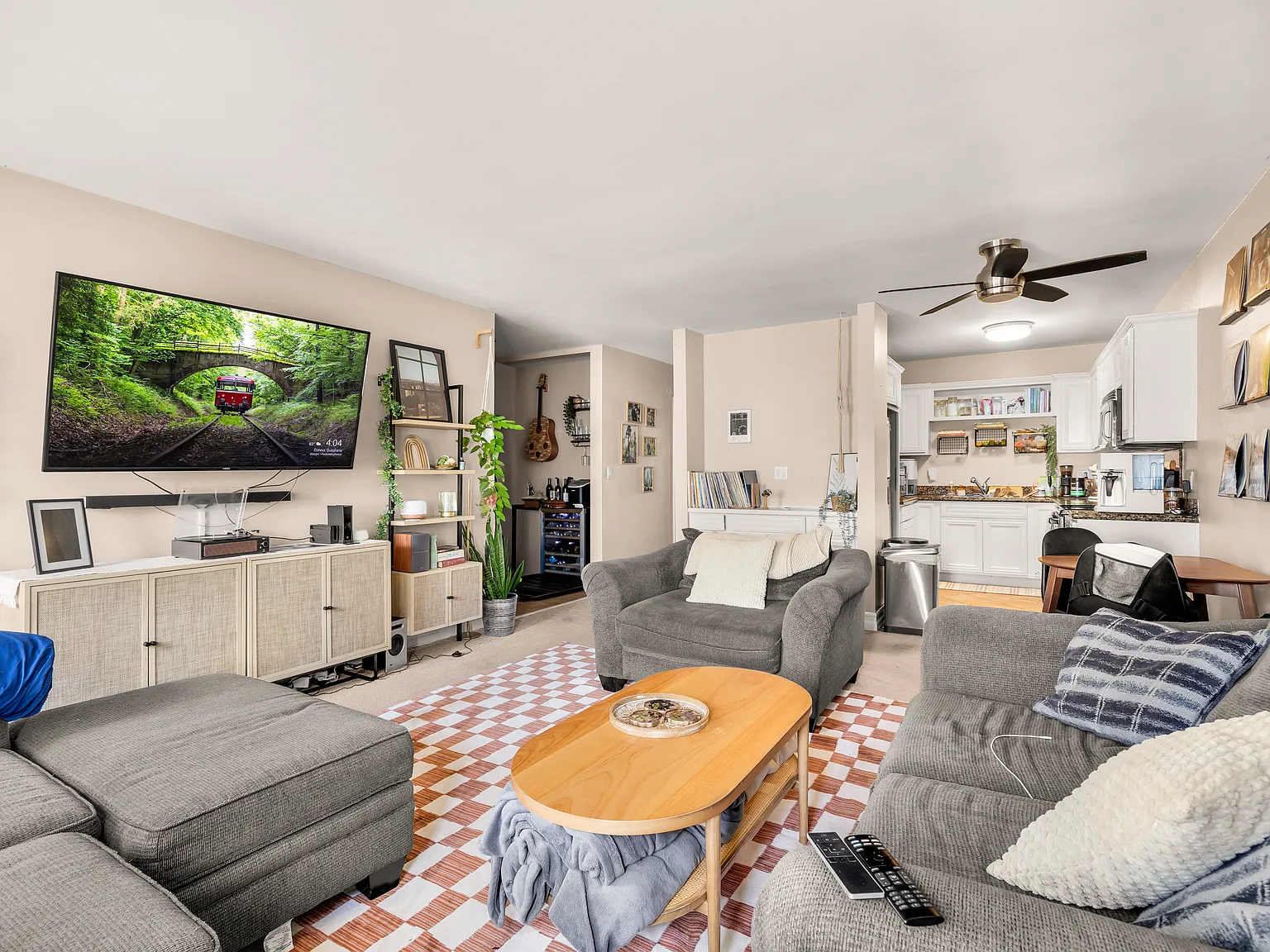 2 bed, 918 sqft, $4,000 — Photo 3