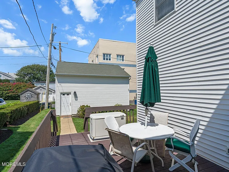 305 Ocean Ave — Photo 32