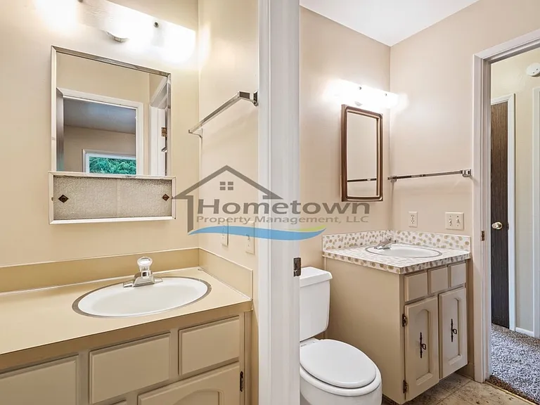 2432 & 2433 E Stowe Ct — Photo 39
