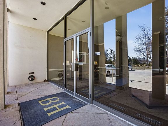3rd image of 2222 1st Ave NE APT 301