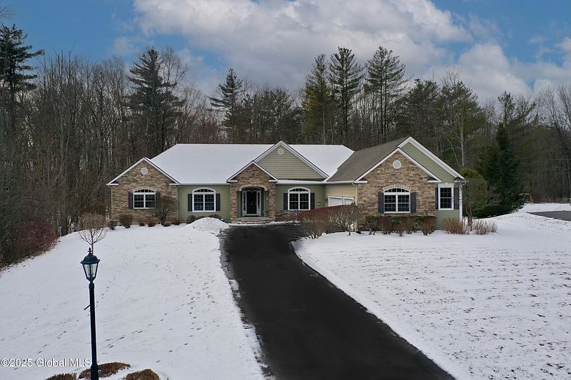 3rd image of 8 Tipperary Way