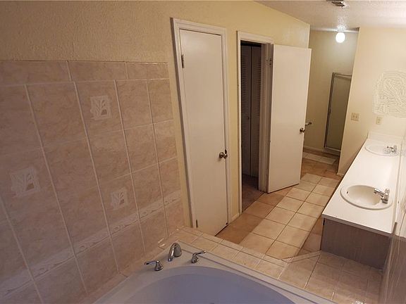 5th image of 9481 Highland Oak Dr Unit 615