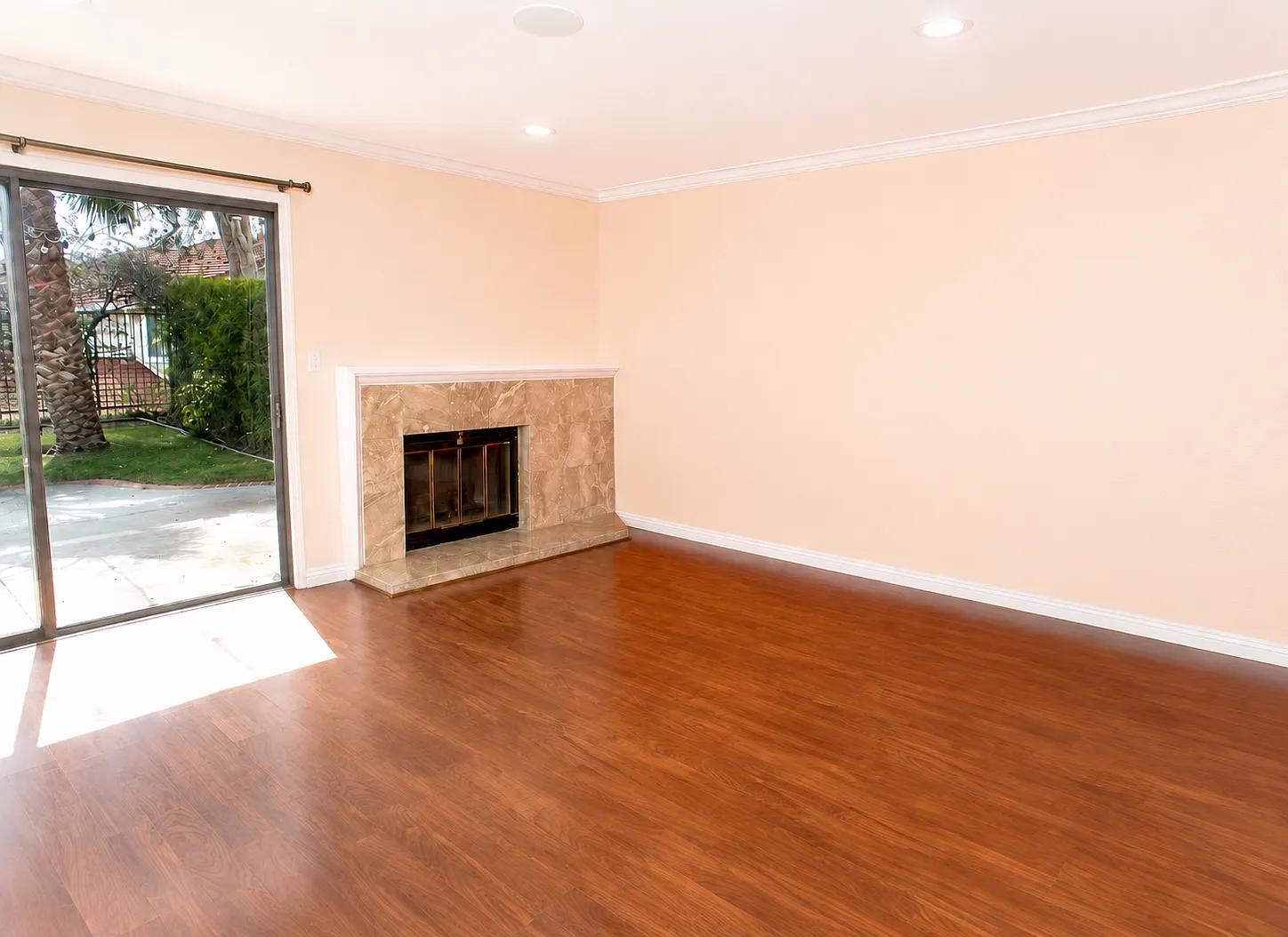4 bed, 1903 sqft, $4,495 — Photo 2