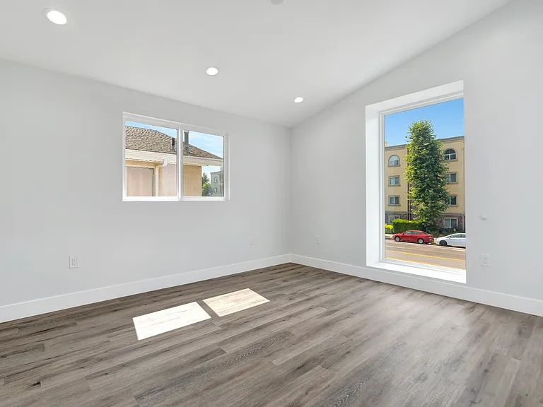 11613 Burbank Blvd — Photo 26