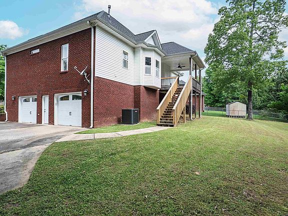 2nd image of 2399 Hemlock Dr