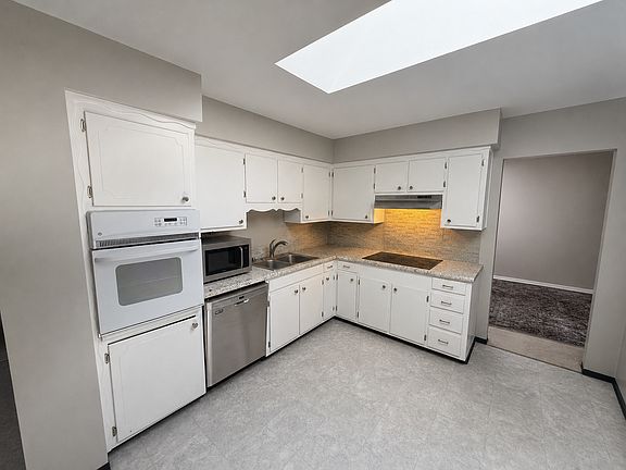 5th image of 2338 N Circle Dr