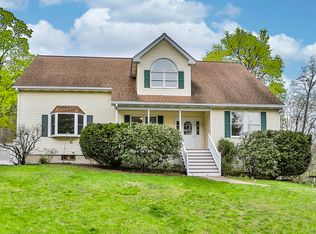 1 Memory Ln, Wakefield, MA 01880