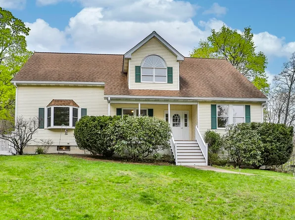 1 Memory Ln, Wakefield, MA 01880