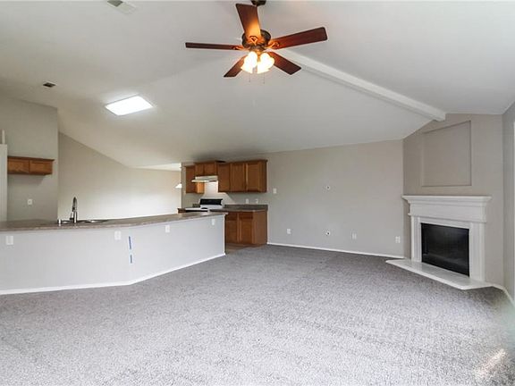 3rd image of 336 Tanglewood Pl