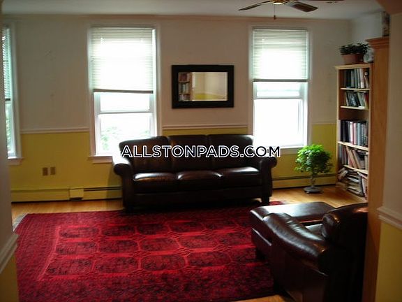 2nd image of 4 Woodstock Ave #2