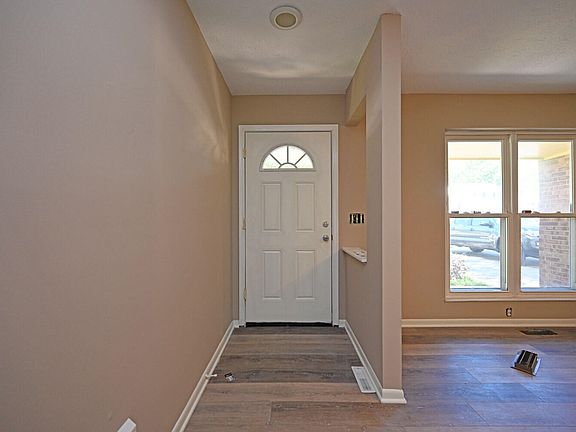 3rd image of 478 Glenview Ct