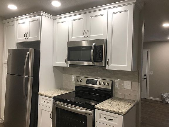 3rd image of 1579 Huntington Ln