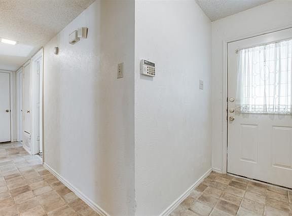 4th image of 1031 Holly Ln