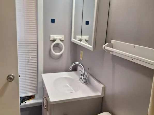 1274 Locust St APT 2, Dubuque, IA 52001