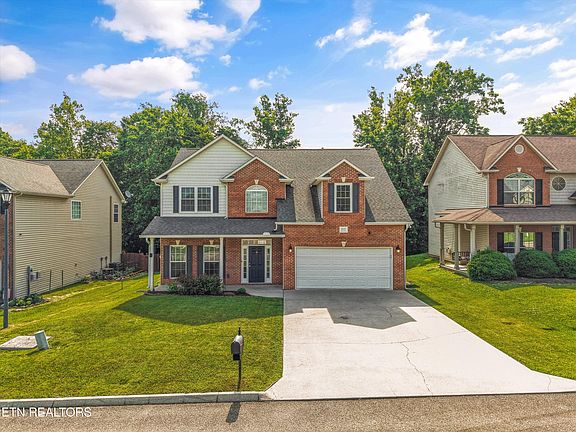 2nd image of 1620 Spring Oak Ln