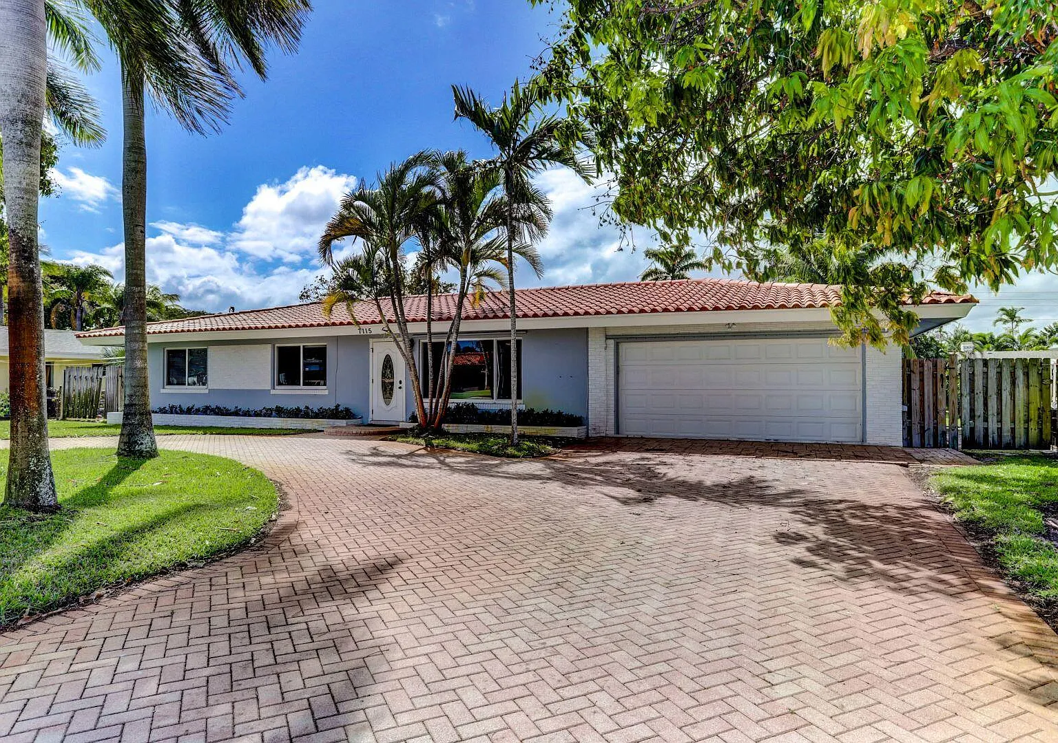 3 bed, 2.0 bath, 1690 sqft, $4,450 — Photo 1